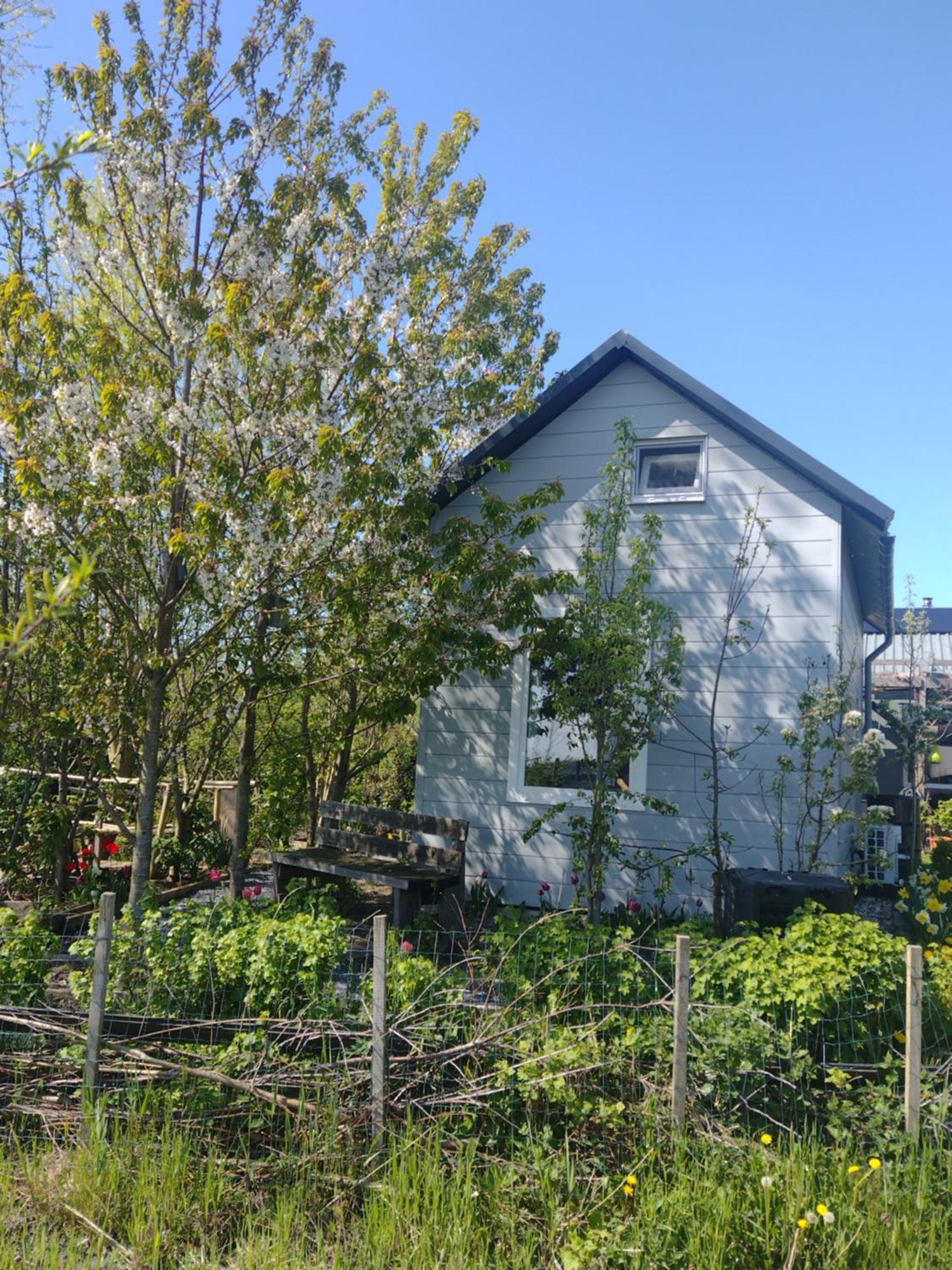 Tuinhuisje In Het Groen Almere Exterior photo